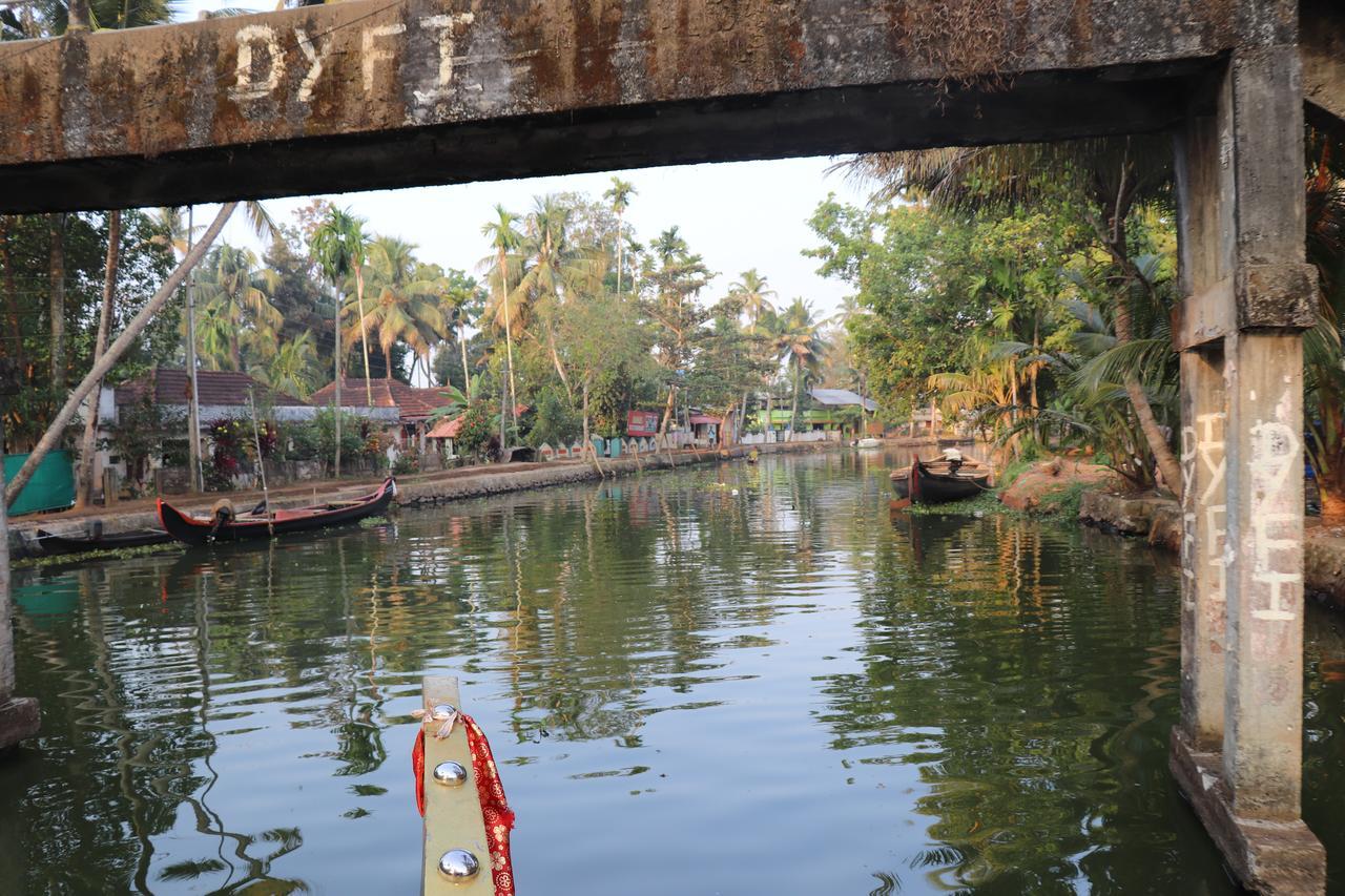 Hotel Marari Houseboat Mararikulam Exterior foto
